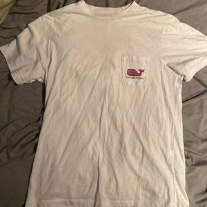 vineyard vines t shirt